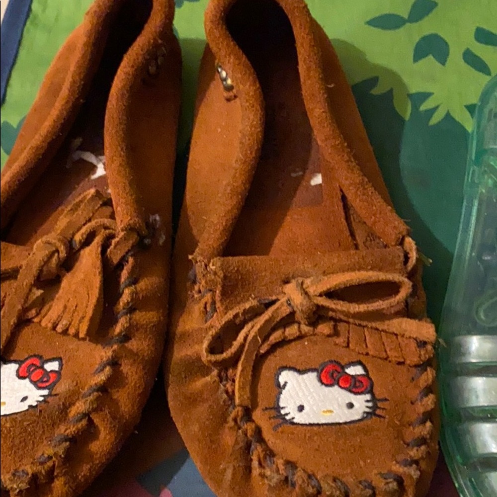 🤎🤍❤️Hello kitty shoes size 2🤍❤️🤎
